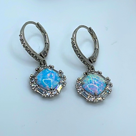 Bomb Party Earrings 4 SETS OF EARRINGS - BRAND NEW never worn NO BOX - Picture 3 of 5